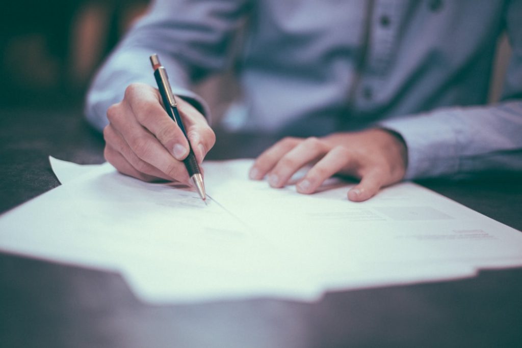 découvrez l'importance de la gestion documentaire pour optimiser l'organisation et l'efficacité de votre entreprise. apprenez à gérer, stocker et retrouver vos documents en toute sécurité.
