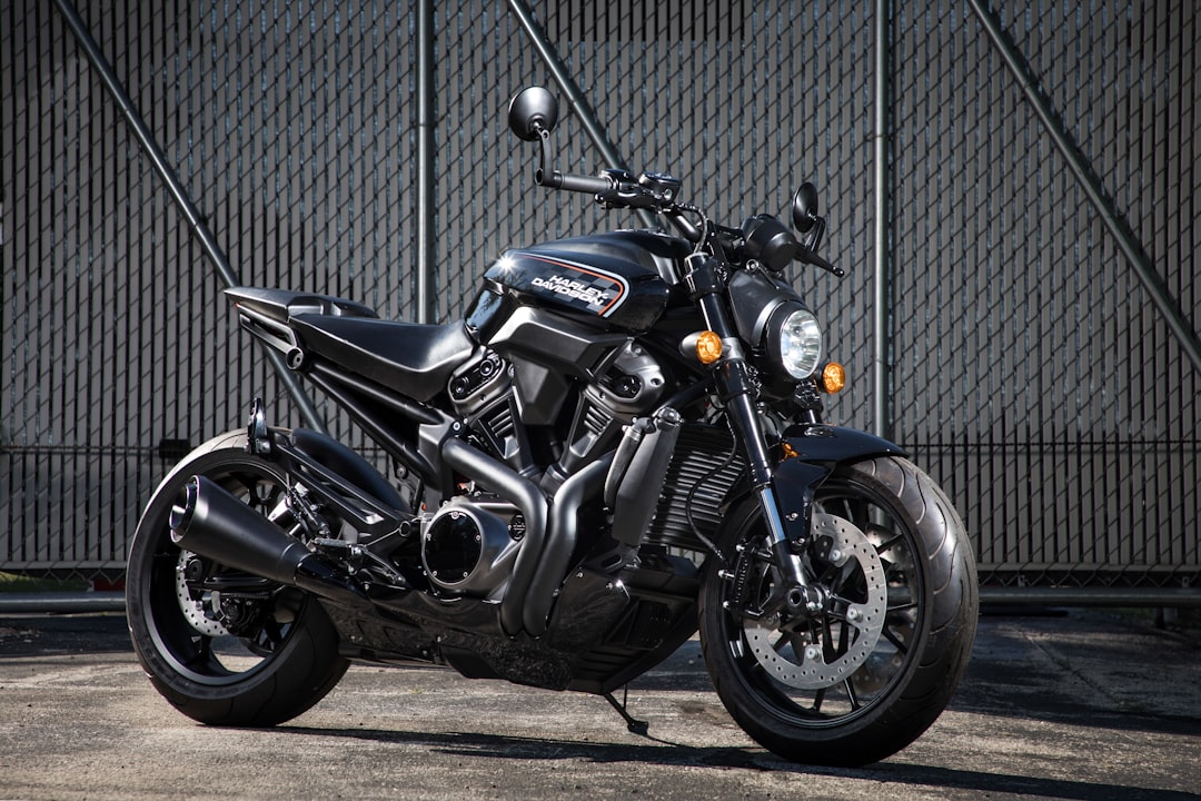 découvrez les meilleures options d'assurance pour motos afin de protéger votre véhicule sur deux roues. comparez les tarifs, les couvertures et les services pour choisir la police qui vous convient le mieux. profitez de votre liberté en toute sécurité avec une assurance moto adaptée à vos besoins.