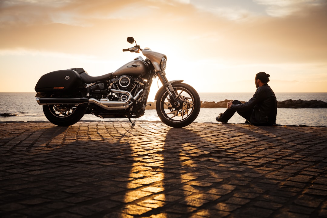 découvrez nos options d'assurance moto adaptées à votre style de conduite. protégez votre passion avec des couvertures personnalisées et des tarifs compétitifs. obtenez un devis rapide et roulez en toute sérénité!