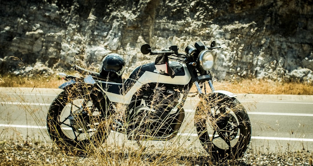 découvrez notre sélection de motos : des modèles de route aux motos tout-terrain, trouvez celle qui correspond à vos besoins et votre style. plongez dans l'univers passionnant des deux-roues et profitez de conseils, d'astuces et d'actualités pour les motocyclistes.