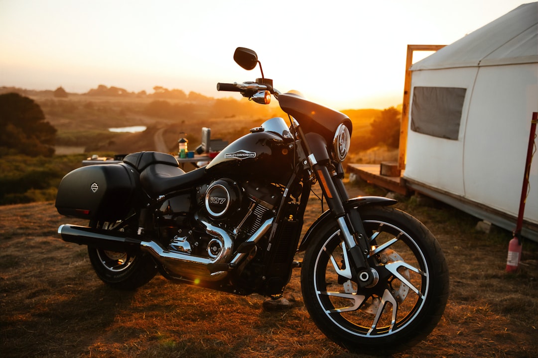 obtenez une couverture d'assurance moto adaptée à vos besoins. protégez votre véhicule et circulez en toute sécurité grâce à nos offres compétitives d'assurance moto. comparez les garanties et choisissez l'option idéale pour rouler l'esprit tranquille.