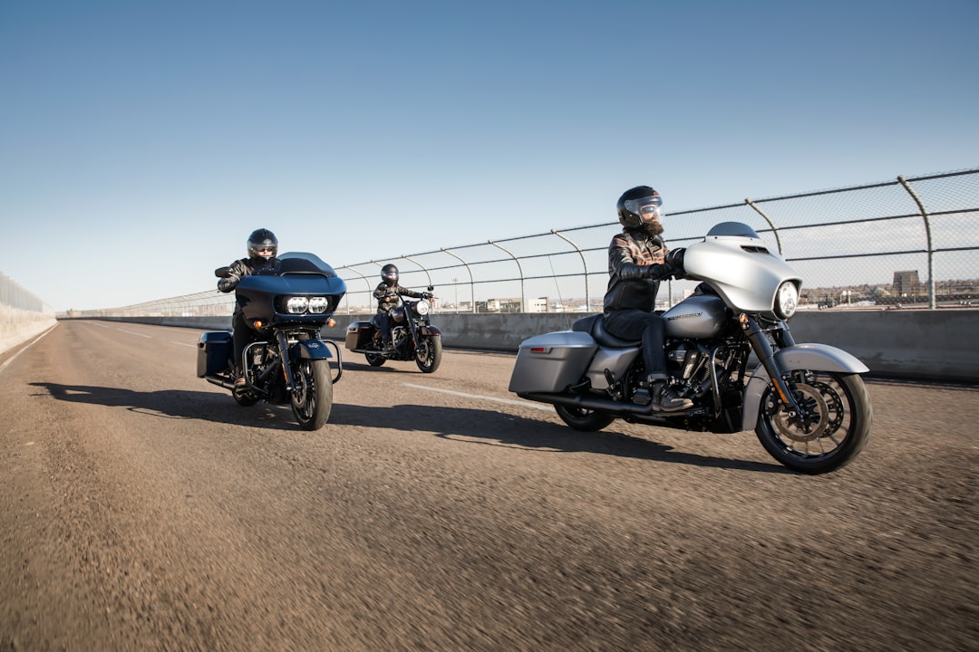 découvrez la liberté de la route avec notre sélection de motos touring. conçues pour le confort sur de longues distances, ces motos allient performance, style et fonctionnalités adaptées pour les aventuriers. préparez-vous à explorer de nouveaux horizons!