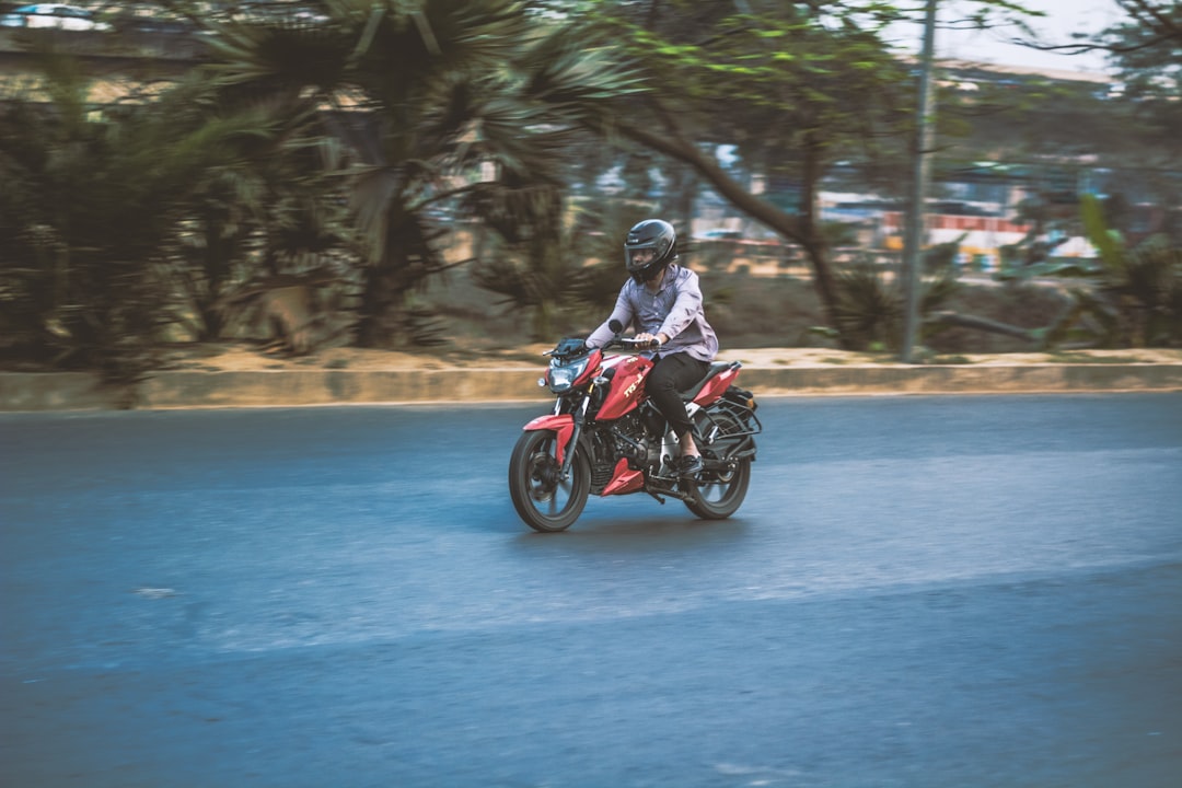 découvrez la puissance des motos avec notre guide complet sur les modèles, performances et technologies innovations qui font vibrer les passionnés de deux roues. plongez dans l'univers de la moto et trouvez celle qui saura libérer votre esprit d'aventure.