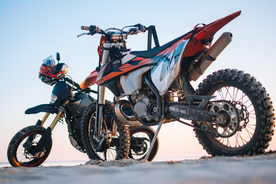 découvrez notre comparatif d'assurances pour motos et trouvez la meilleure couverture adaptée à vos besoins. obtenez des devis gratuits et comparez les offres des assureurs pour faire des économies tout en protégeant votre deux-roues.