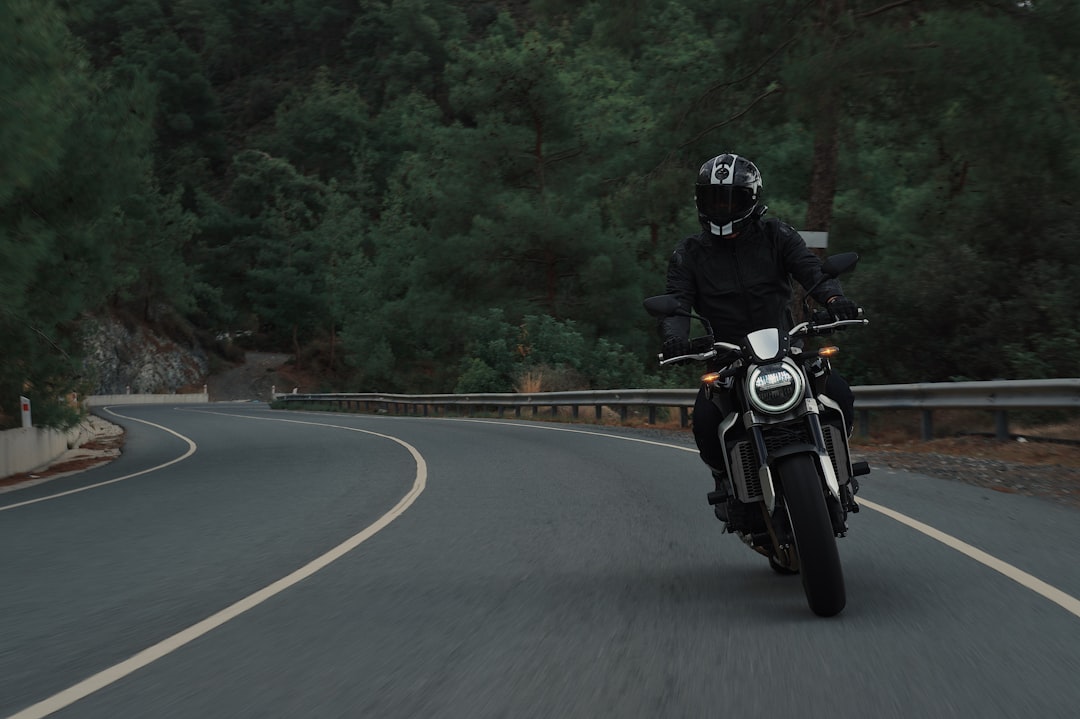 découvrez l'univers fascinant des motos : modèles, conseils d'achat, entretiens et actualités pour tous les passionnés de deux-roues. embarquez pour des aventures inoubliables sur votre moto !